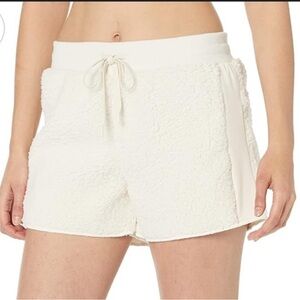 Women's Sherpa PJ Salvage Shorts cream large NWT